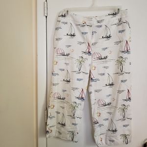 CHICO'S Capris pant, white color, gentle use, in good condition.